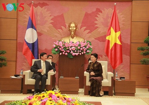 National Assembly Chairwoman receives Lao Prime Minister - ảnh 1